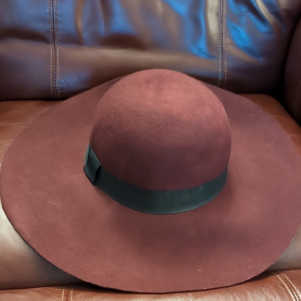Elegant Burgundy Wide-Brim Hat